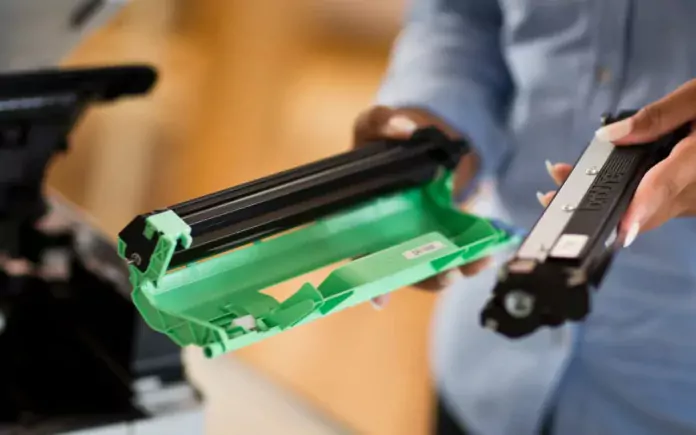 Come cambiare il toner della stampante laser – Guida completa Come cambiare il toner della stampante laser - Guida completa