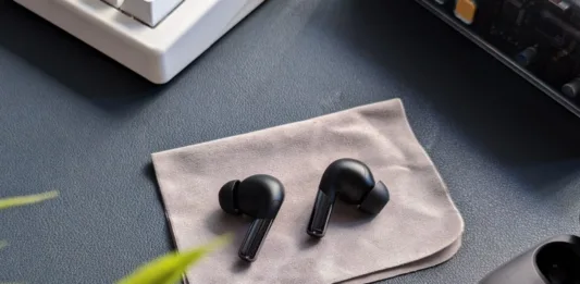Come pulire gli auricolari, wireless e non – Guida completa Come pulire gli auricolari, wireless e non - Guida completa