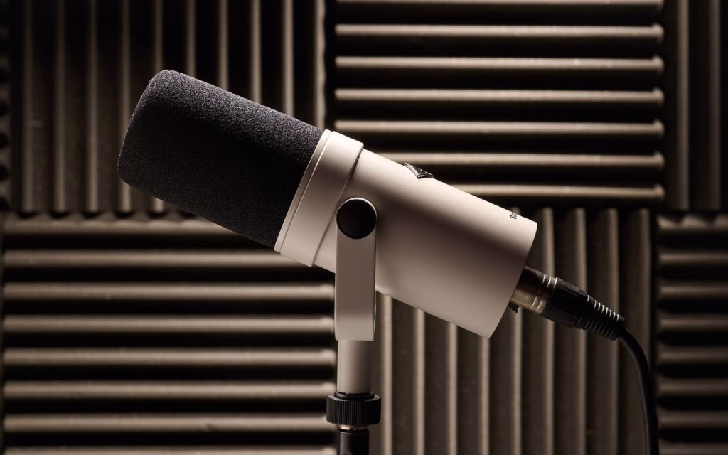 Come scegliere un microfono per podcast e streaming - Guida completa